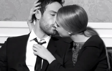 cara-delevingne kiss