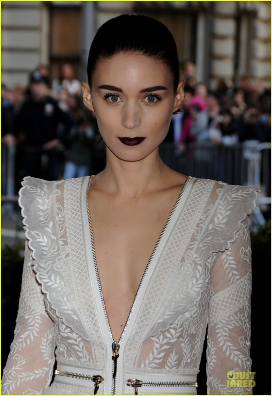 rooney-mara-met-ball-2013-red-carpet-02