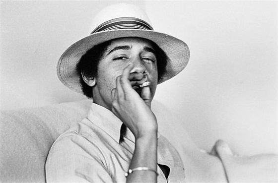 obama-young-smoking
